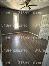 120 E 13th St in Newton, KS - Building Photo - Building Photo
