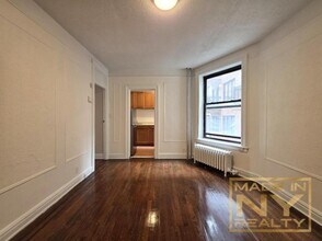 25-21 31st Ave in Queens, NY - Building Photo - Building Photo