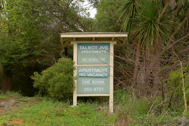 360 Talbot Ave in Pacifica, CA - Building Photo - Building Photo