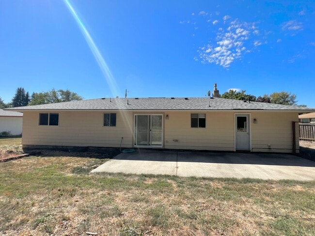 1707 College Pl in Ellensburg, WA - Building Photo - Building Photo