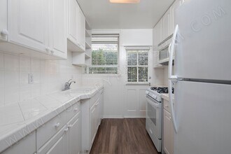 330 Rosemont St in San Diego, CA - Building Photo - Building Photo