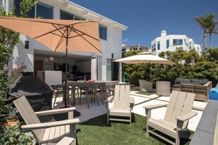 233 2nd St. in Manhattan Beach, CA - Building Photo