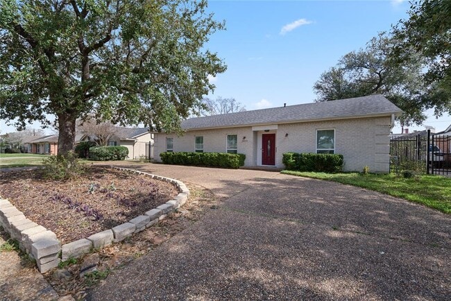 3415 Freshmeadows Dr in Houston, TX - Building Photo - Building Photo