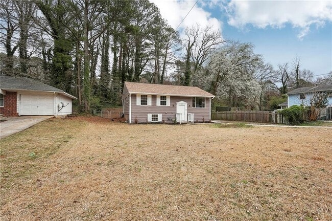 4042 Sweetbriar Ln in Forest Park, GA - Building Photo - Building Photo