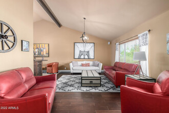 9373 E Altadena Ave in Scottsdale, AZ - Foto de edificio - Building Photo