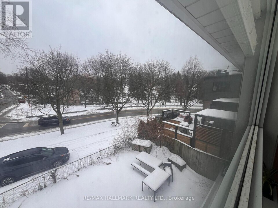 2 Bellhaven Rd in Toronto, ON - Building Photo