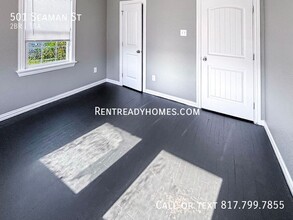 501 Seaman St in Fort Worth, TX - Foto de edificio - Building Photo
