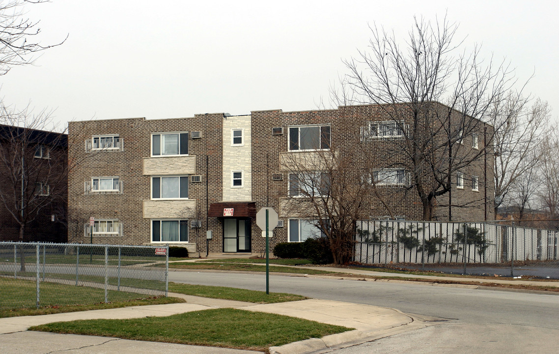 5700 108th St in Chicago Ridge, IL - Building Photo