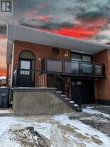 38 Royal Salisbury Way in Brampton, ON - Building Photo