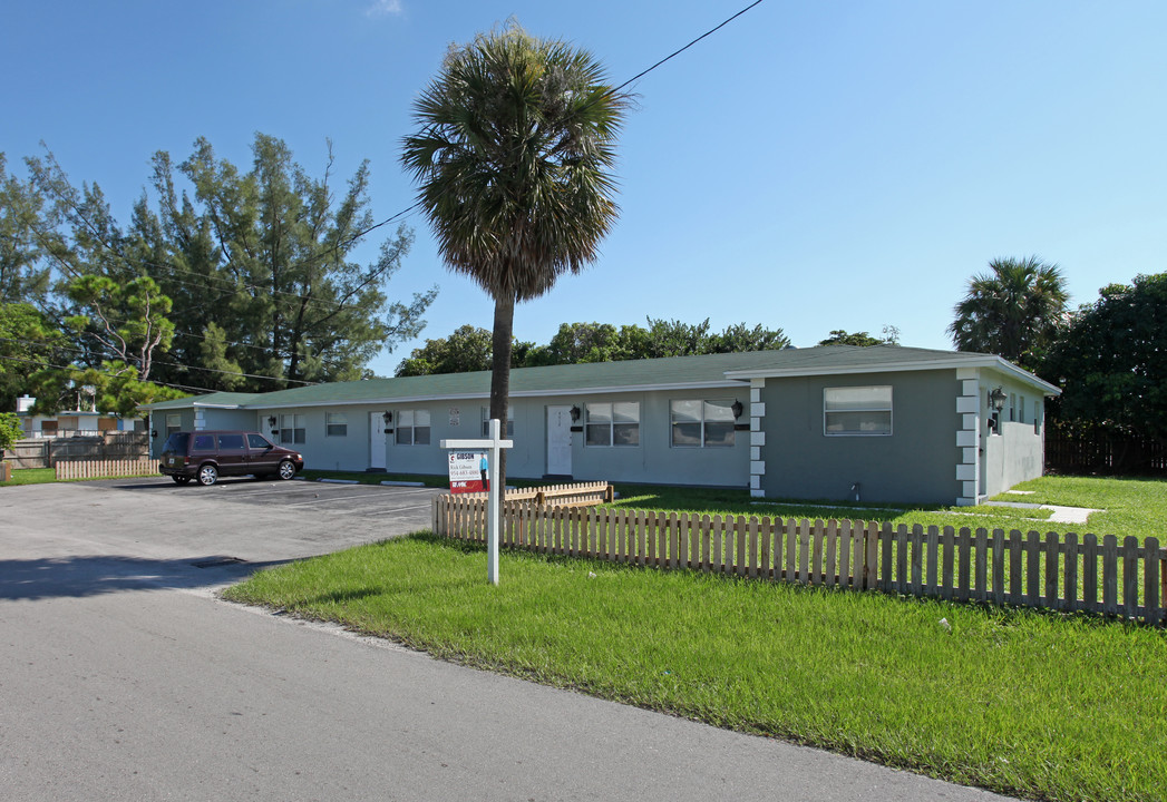 4008-4018 NW 5th Ave in Fort Lauderdale, FL - Building Photo