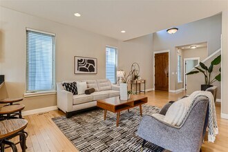 2514 NW Parnell Terrace in Portland, OR - Building Photo - Building Photo