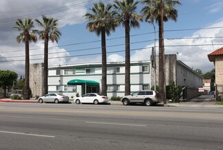 7507 Sepulveda Blvd in Van Nuys, CA - Foto de edificio - Building Photo