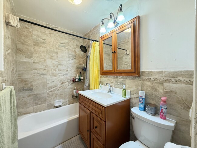 2047 Mayflower Ave in Bronx, NY - Building Photo - Building Photo