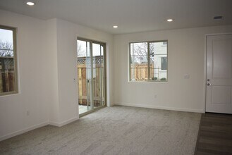 51 Lincoln Blvd in Lincoln, CA - Building Photo - Building Photo