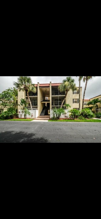 5305 San Sebastian Ct in Tampa, FL - Building Photo