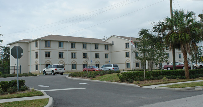 Luther Hall in Daytona Beach, FL - Foto de edificio - Building Photo