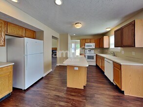 12344 Quarry Face Ct in Fishers, IN - Foto de edificio - Building Photo