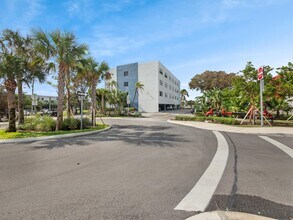 105 S Riverside Dr in Pompano Beach, FL - Building Photo - Building Photo