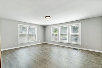 207 W Van Emmon St in Yorkville, IL - Building Photo - Building Photo