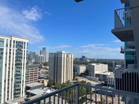 250 Pharr Rd NE in Atlanta, GA - Building Photo
