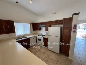 1821 W Mountain Oak Ln in Tucson, AZ - Building Photo - Building Photo