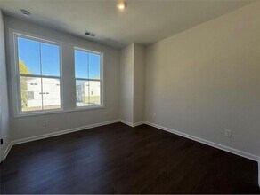 1393 Breezy Cir in Atlanta, GA - Building Photo - Building Photo