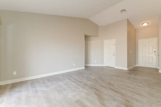 390 Lombardy Cir in Henderson, NV - Building Photo - Building Photo