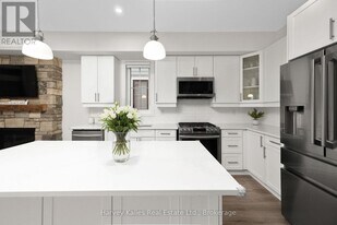 129 Red Pine St. in Blue Mountains, ON - Building Photo