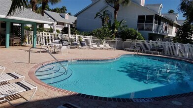 153 Sun Isle Cir in Treasure Island, FL - Building Photo - Building Photo