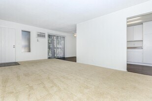 Palm Lane Apartment Homes in Anaheim, CA - Building Photo