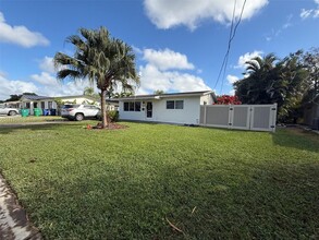 5280 SW 92nd Terrace in Cooper City, FL - Building Photo - Building Photo