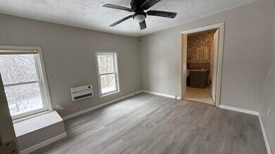 235 E Main St in St. Clairsville, OH - Building Photo - Building Photo