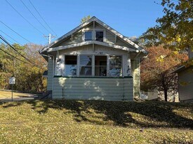 834 N 4th St in Savanna, IL - Building Photo
