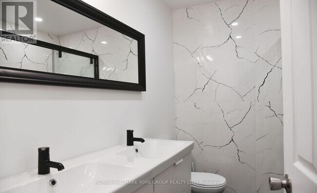 181 Penn Ave in Newmarket, ON - Building Photo - Building Photo