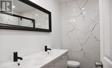 181 Penn Ave in Newmarket, ON - Building Photo - Building Photo