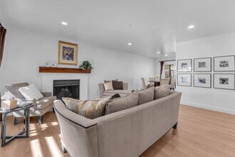 75250 Vista Huerto in Palm Desert, CA - Building Photo - Building Photo