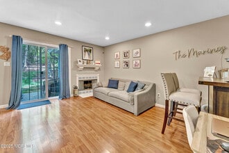 43 Woodledge Ct in Rockaway, NJ - Building Photo - Building Photo