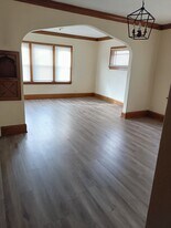 1912 Charles St, Unit 2nd floor in Rockford, IL - Building Photo