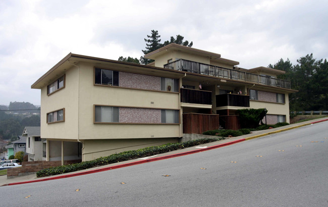 2200 Princeton Dr in San Bruno, CA - Building Photo - Building Photo