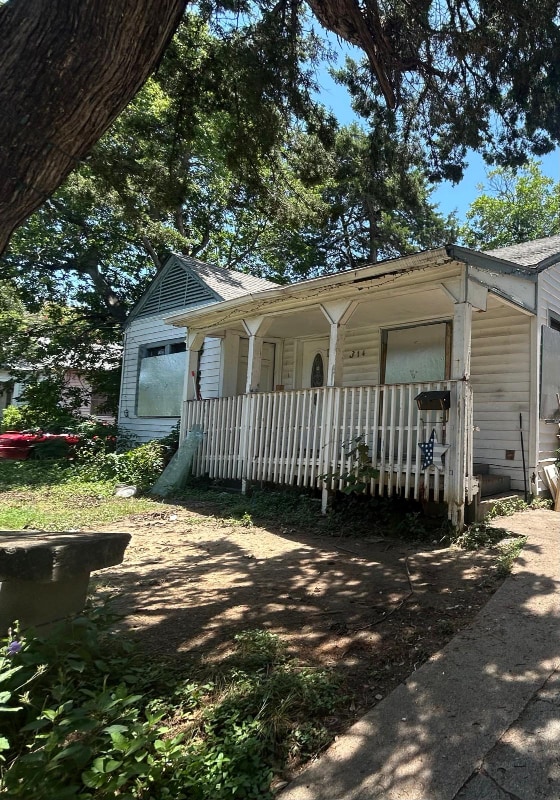 property at 314 W Clarendon Dr