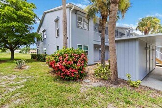 880 Bird Bay Dr W in Venice, FL - Building Photo - Building Photo