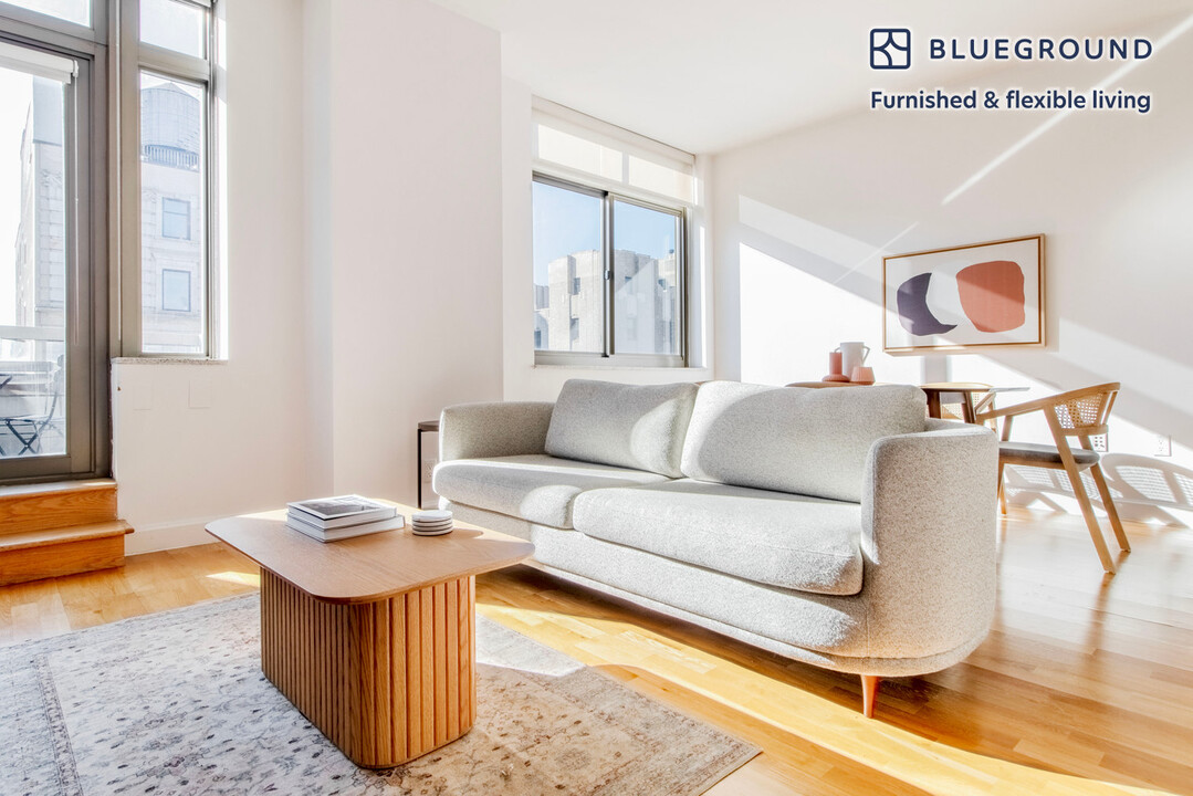 130 W 15th St in New York, NY - Building Photo