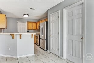 173 Aquinnah Dr in Pooler, GA - Building Photo