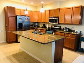 2950 St Thomas Dr in Hollywood, FL - Building Photo - Building Photo