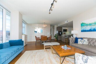 888 Kapiolani Blvd in Honolulu, HI - Foto de edificio - Building Photo