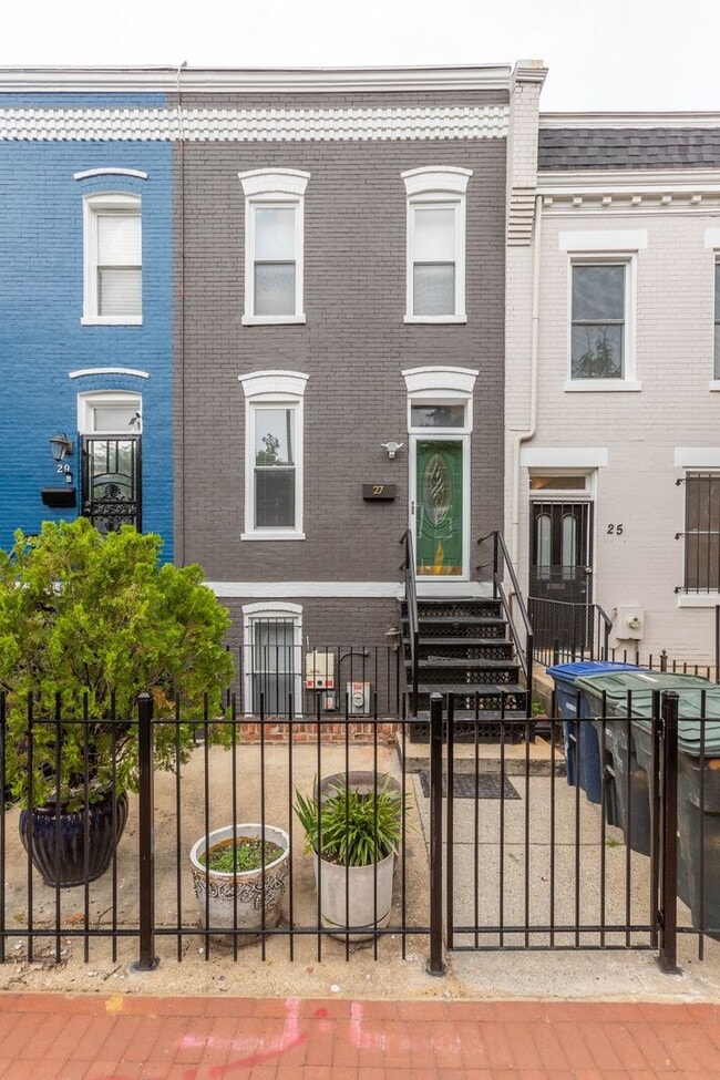 27 Hanover Pl NW in Washington, DC - Building Photo - Building Photo