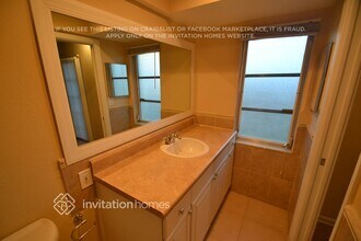 14036 102nd Ave N in Largo, FL - Foto de edificio - Building Photo