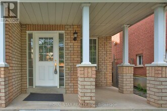 15 Masters Green Crescent in Brampton, ON - Building Photo - Building Photo