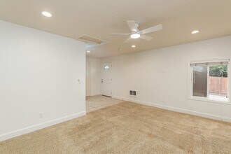 1515 E Higgins St in Oceanside, CA - Building Photo - Building Photo