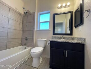 101 S Manzanita Dr in El Paso, TX - Building Photo - Building Photo